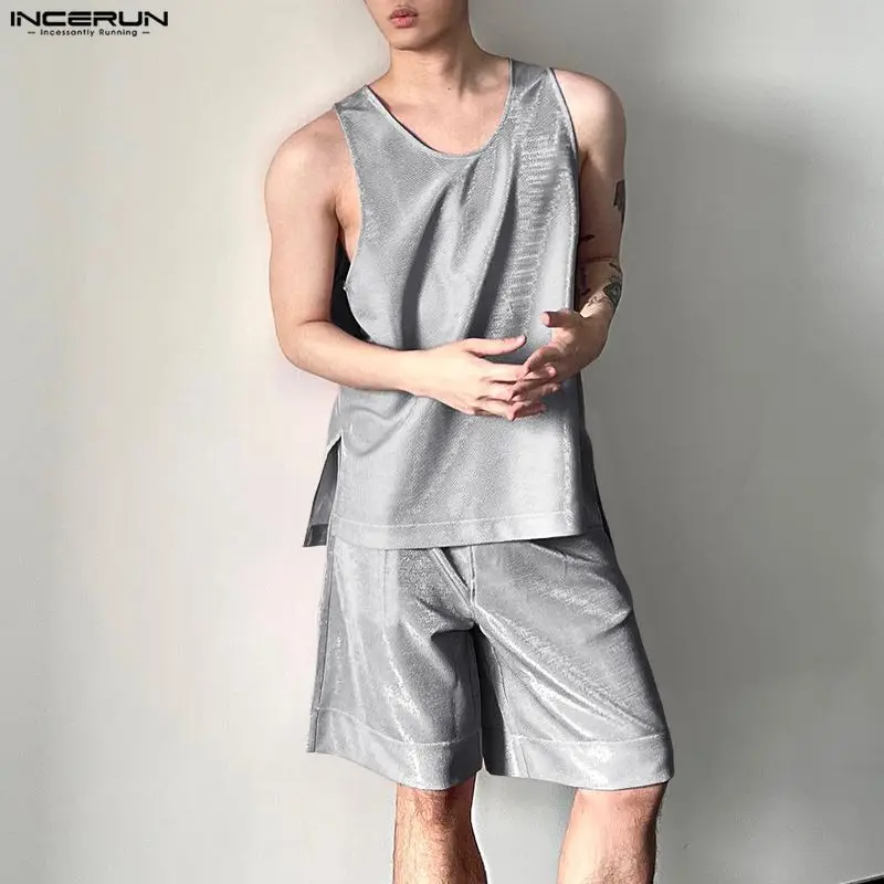 Fashion Streetwear - INCERUN ชุดผู้ชาย เสื้อกล้ามคอกลมแขนกุด ผ้ามันเงา กางเกงขาสั้น ชุดสองชิ้น