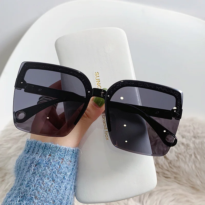 แว่นกันแดดทรงใหญ่สำหรับชายหญิง - Street Fashion Brands บทวิจารณ์และราคา