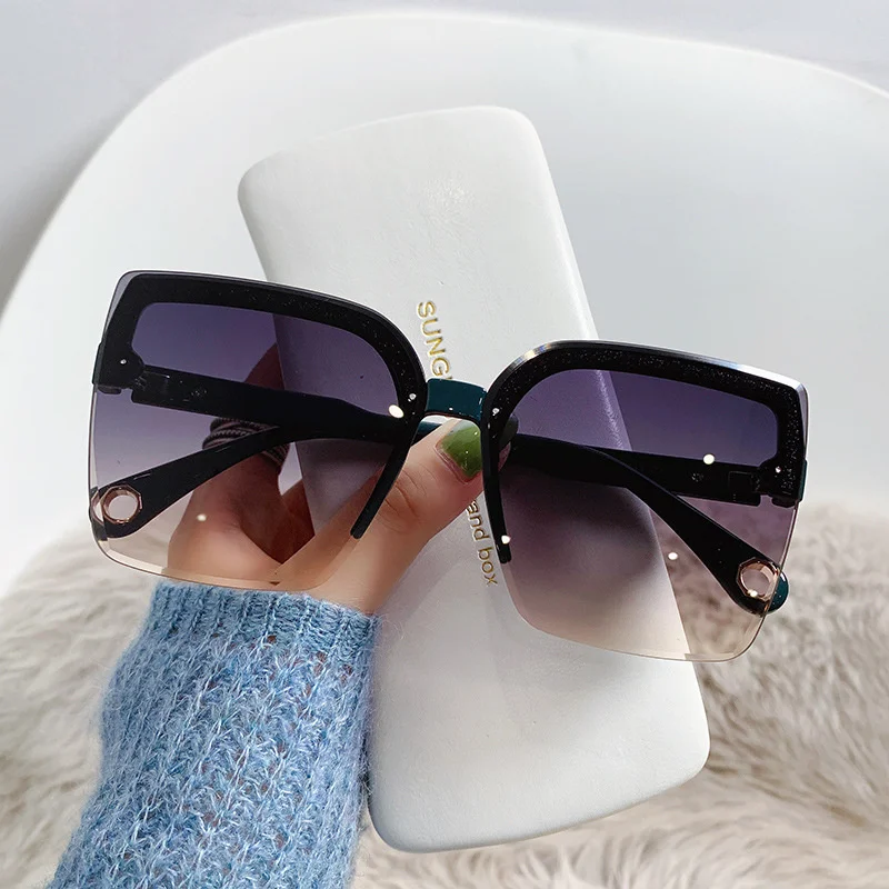 แว่นกันแดดทรงใหญ่สำหรับชายหญิง - Street Fashion Brands บทวิจารณ์และราคา