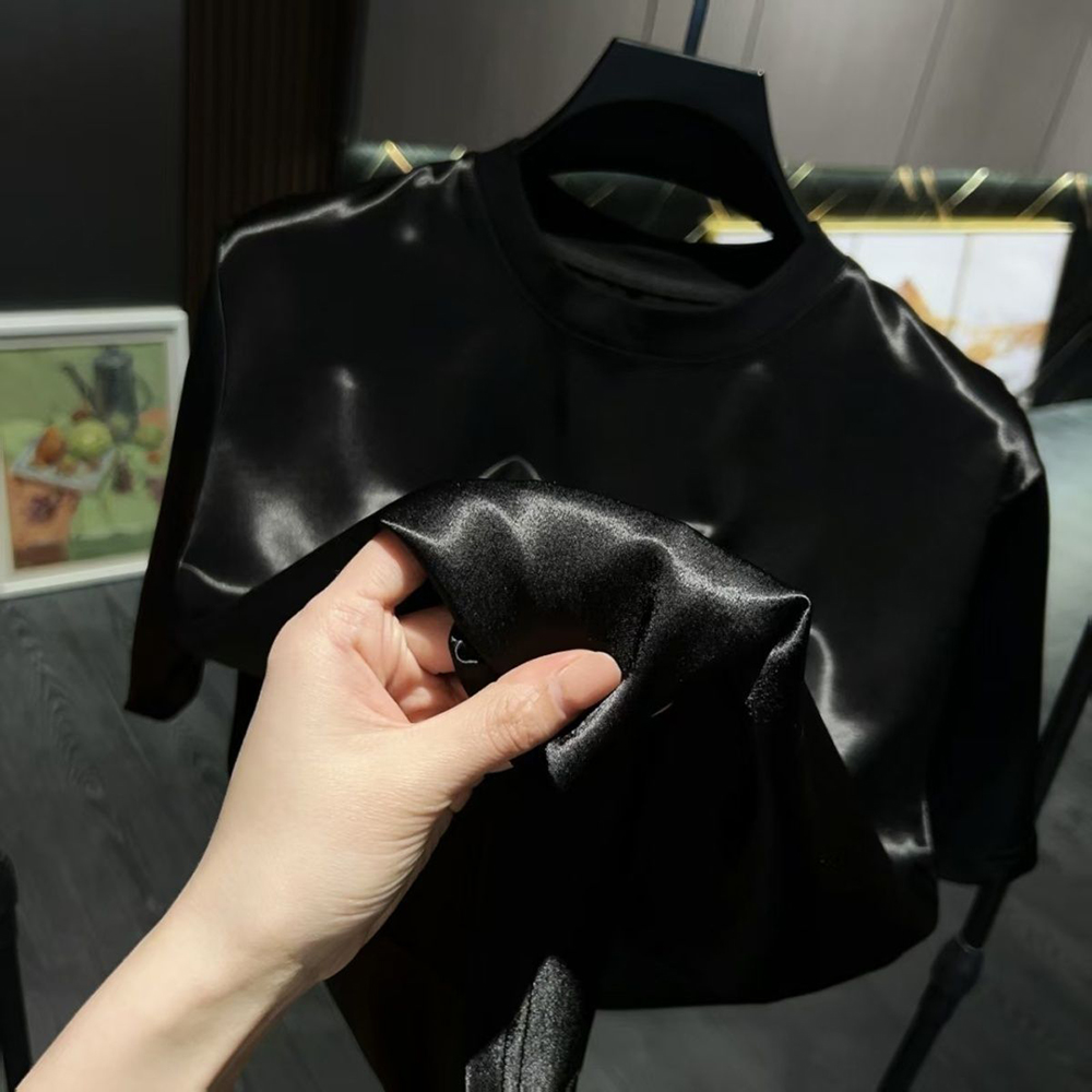 ชุดเซ็ตเสื้อยืดและกางเกงผ้าซาต - Street Fashion News บทวิจารณ์และราคา