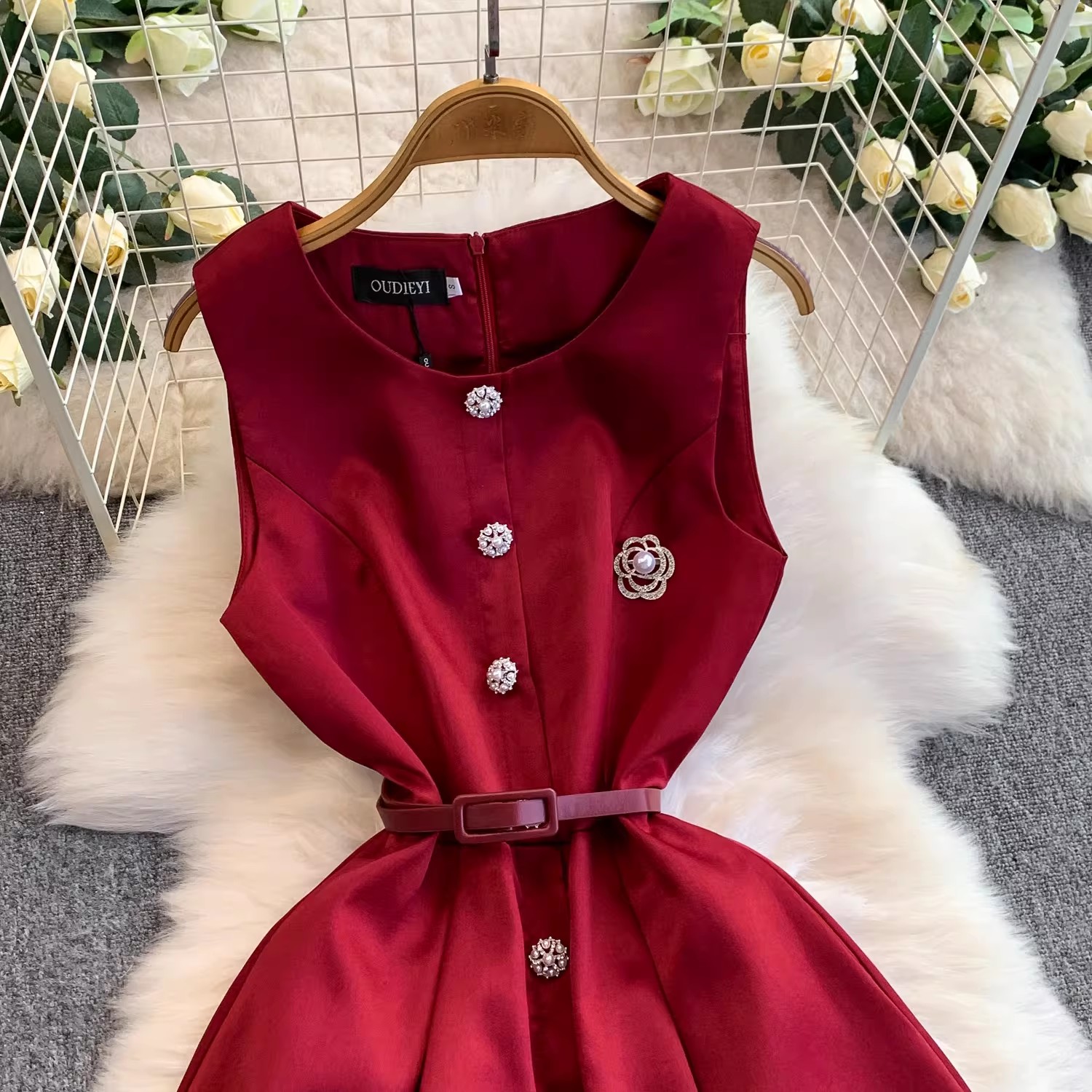 ชุดราตรีทรงเอไลน์แบบมีเข็มขัด  - Street Fashion Runway บทวิจารณ์และราคา