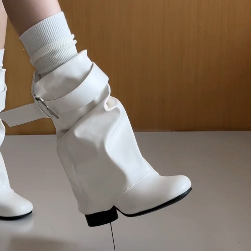 รองเท้าบูทหนังผู้หญิงทรงหลวมระ - Street Fashion News บทวิจารณ์และราคา